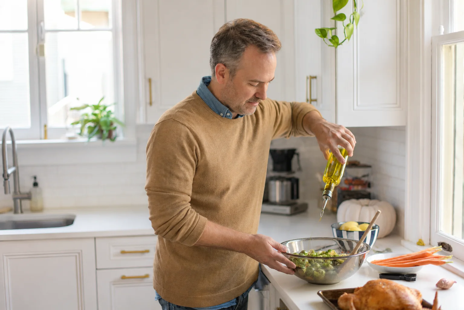 homme qui cuisine